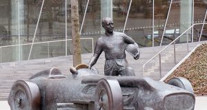 20년 만에 파헤쳐진 F1 ‘레전드’의 무덤…왜?