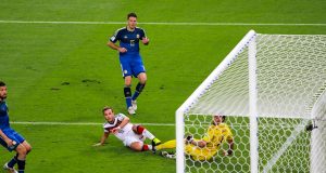 UEFA, 골라인 판독기 내년 1월 도입 여부 결정