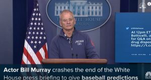 백악관에 침공해 질문 받는 빌 머레이