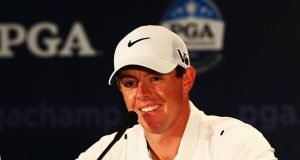 맥길로이, 뮤어필드 때늦은 ‘여성 입장 허용’ 비판