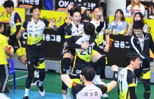 초보감독 석진욱의 OK저축은행, 대한항공 격파하고 개막 3연승
