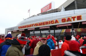 美 스포츠 팬, “6개월 후면 스포츠 경기장 방문할 것”