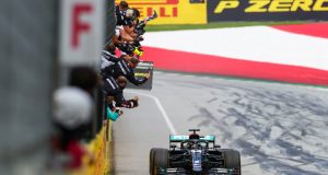 “해밀턴 시즌 첫 우승“ F1 2라운드, 페라리는 두 대 모두 ‘탈락‘