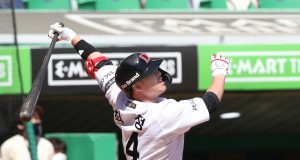 최정, KBO리그 최초 16년 연속 10홈런 달성