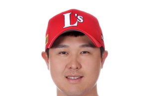 SSG 최정, 6년 연속 20홈런 달성… KBO 역대 4번째