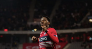 나이키에 항의하는 캐나다 축구선수의 세리머니?