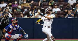 키움 이정후, ‘국민타자’ 이승엽 & ‘바람의 아들’ 이종범 모두 넘어