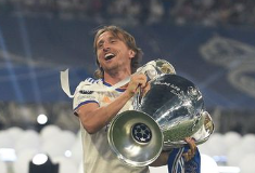 2018 발롱도르 위너 모드리치, 레알과 1년 더 함께한다