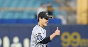 문동주 ‘최고 구속 159km’… 한화의 첫 승을 이끄는 아기독수리