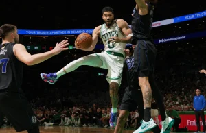 기선 제압 보스턴, 막강한 수비력 앞세워 1차전 승리…