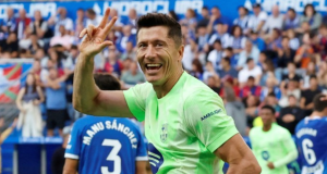 레반도프스키 ‘전반전 해트트릭’ 바르셀로나 1위 유지