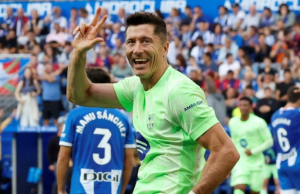 레반도프스키 ‘전반전 해트트릭’ 바르셀로나 1위 유지