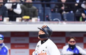 한화 신구장 첫 홈런의 주인, 김태연