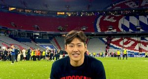 이강인, 박지성 이후 17년 만에 한국인 ‘빅이어’…벤치서 웃으며 쿼드러플 합류