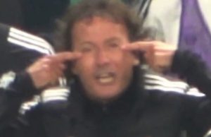 ’전북 코치 인종차별 제스처 논란‘… 심판 측의 억지인가, 정당한 문제 제기인가