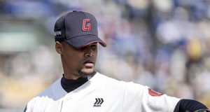 ‘새 외인 첫 등판’ 롯데, 디펜딩 챔피언 LG에 5–3 승리