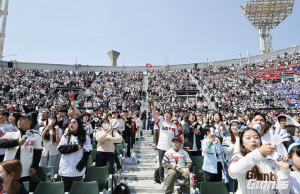KBO 시범경기 하루 8만3천명…역대 최다 관중 신기록