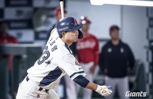 롯데 퓨처스, 투수전 접전 끝에 두산 꺾고 2-1 신승…손호영 결승타