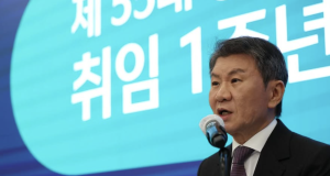 ‘정몽규 나가!’…13년 만에 백기, 그는 왜 지금 물러나는가