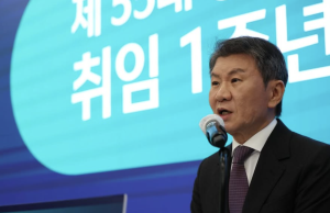 ‘정몽규 나가!’…13년 만에 백기, 그는 왜 지금 물러나는가