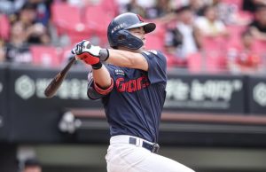 ‘황성빈 3안타 2도루·김진욱 호투’ 롯데, KIA 타이거즈 8-3 완파